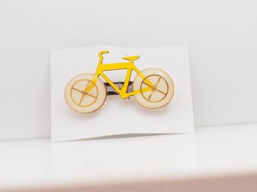 Brosa bicicleta din lemn lucrata manual - diverse culori