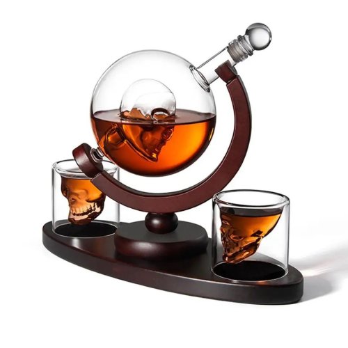Ramy Set pentru cognac, whiskey, sticla-decantor model cap de mort si 2 pahare